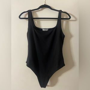 Aritzia - Babaton - Contour Square-neck bodysuit
